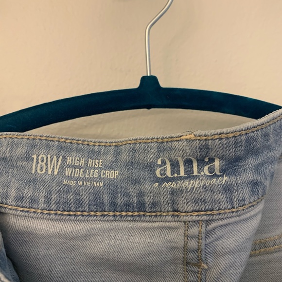 Ana wide leg jeans light blue size 18 raw edge bottom edge cropped length - Picture 2 of 2
